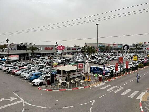 המונים בבילו סנטר // צילום: ליז אקרמן